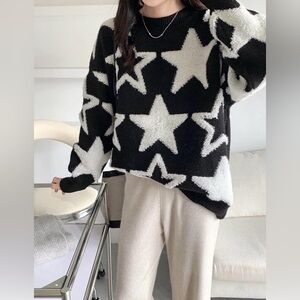 Star Pattern Black and White Baggy cozy Sweater